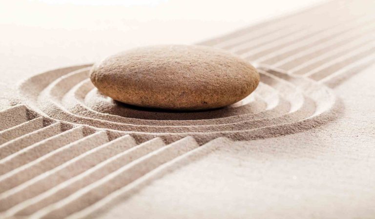 Feng Shui Tips: घर में आएगी सुख-समृद्धि और बरसेगा पैसा! बस कर लें फेंगशुई के ये 5 आसान उपाय